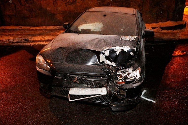 В Днепре под Амурским мостом легковушка столкнулась с Лоцманом  (ФОТО) 1