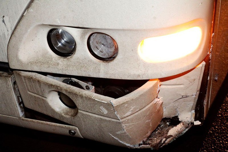 В Днепре под Амурским мостом легковушка столкнулась с Лоцманом  (ФОТО) 2