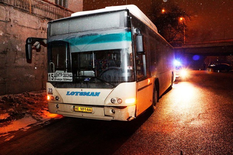 В Днепре под Амурским мостом легковушка столкнулась с Лоцманом  (ФОТО) 9