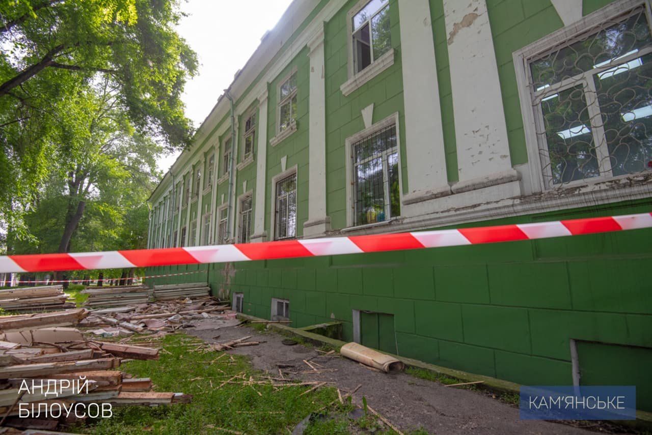 Работы предусматривают капремонт фасада, кровли и всех отделений, замену дверей и окон, а также закупку новой мебели Работы предусматривают капремонт фасада, кровли и всех отделений, замену дверей и окон, а также закупку новой мебели