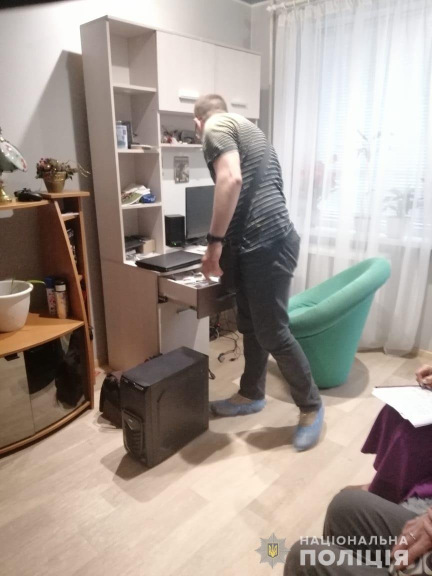 Запрещенные материалы злоумышленник хранил на компьютере и ноутбуке. Запрещенные материалы злоумышленник хранил на компьютере и ноутбуке.