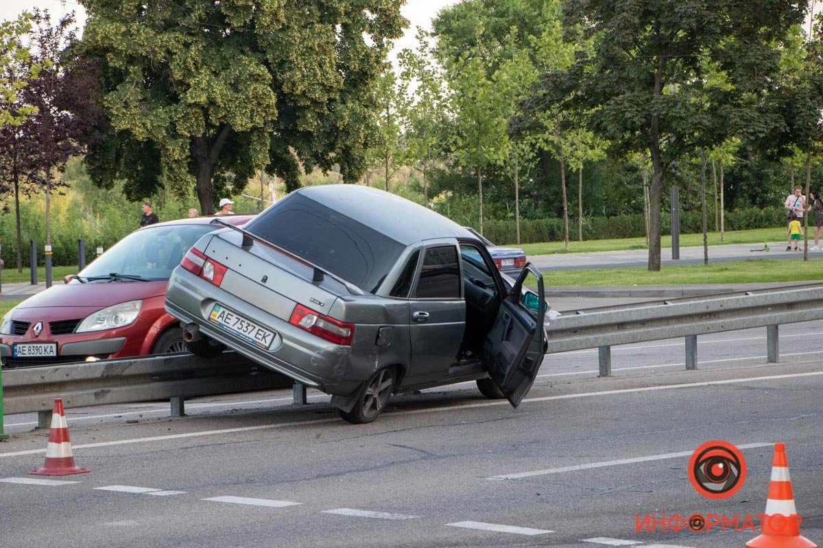 Водитель ВАЗ совершал разворот