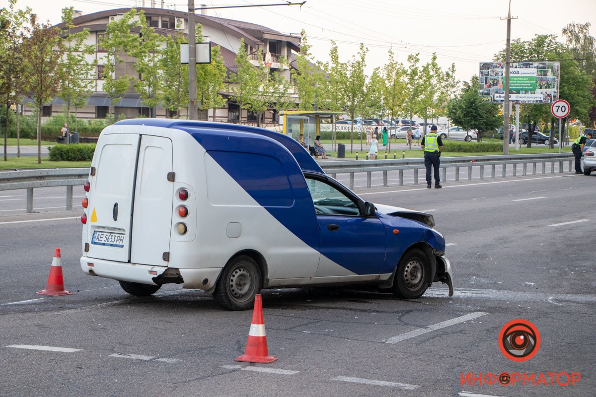 Со стороны центра ехал Daewoo, который въехал в ВАЗ