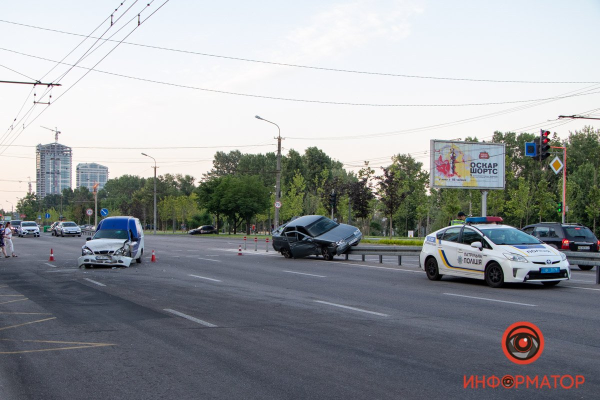 Место аварии оградили сигнальными конусами