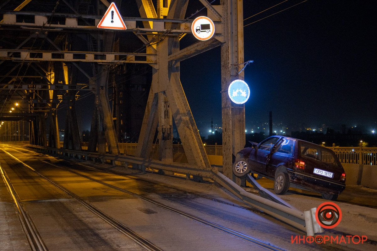 Ford влетел в опору Ford влетел в опору