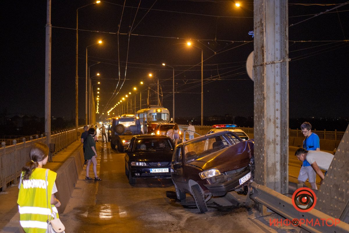 Авария стала препятствием в движении трамваев Авария стала препятствием в движении трамваев