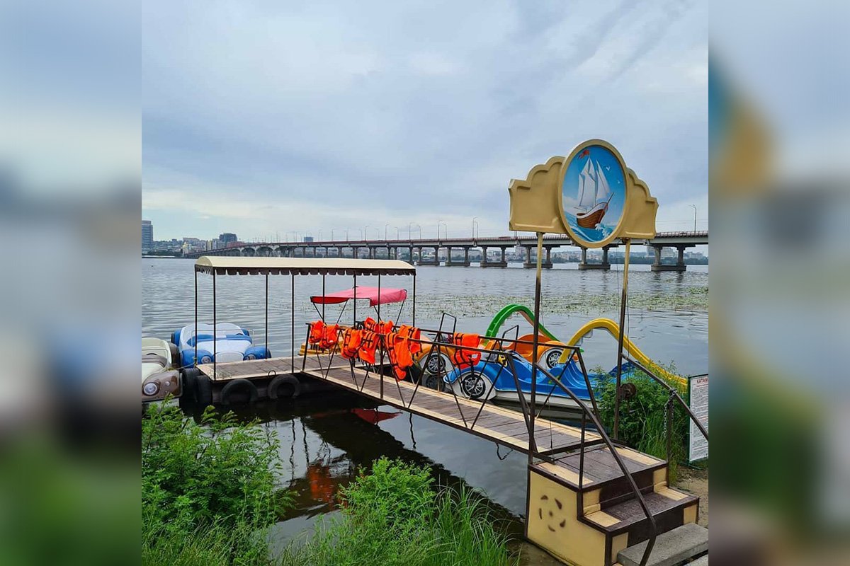 Плавсредства у причала на Солнечном Плавсредства у причала на Солнечном