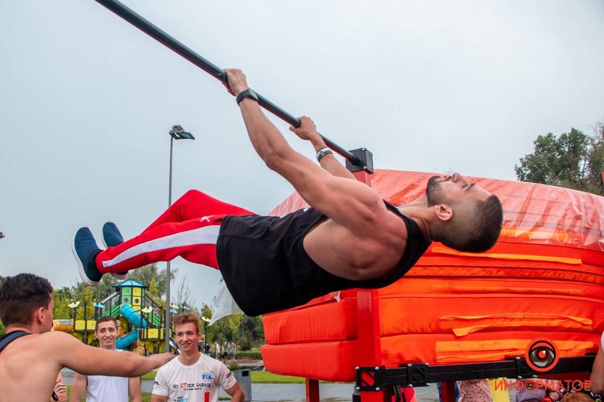 Вторая часть - соревнования по воркауту