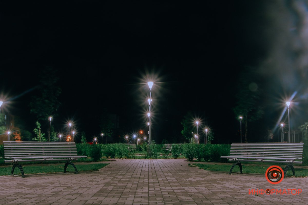 Яркие фонари освещают Западный