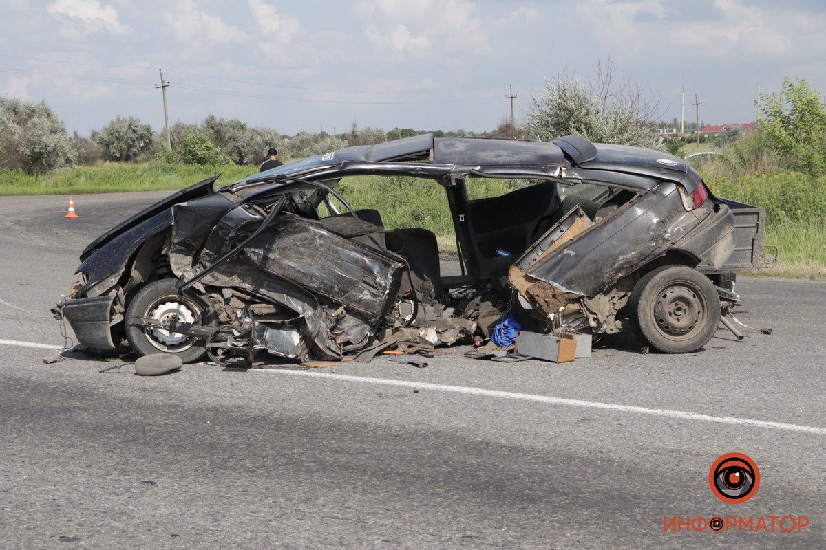 Opel поворачивал в сторону Новомосковска