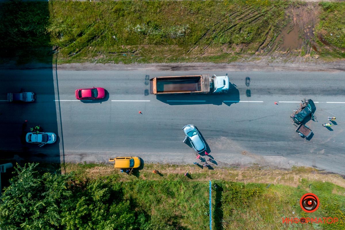 Троих людей зажало в Opel