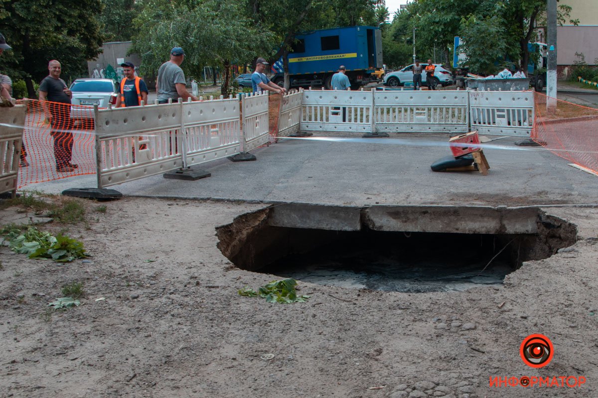 На Янтарной провалился грунт во дворе дома