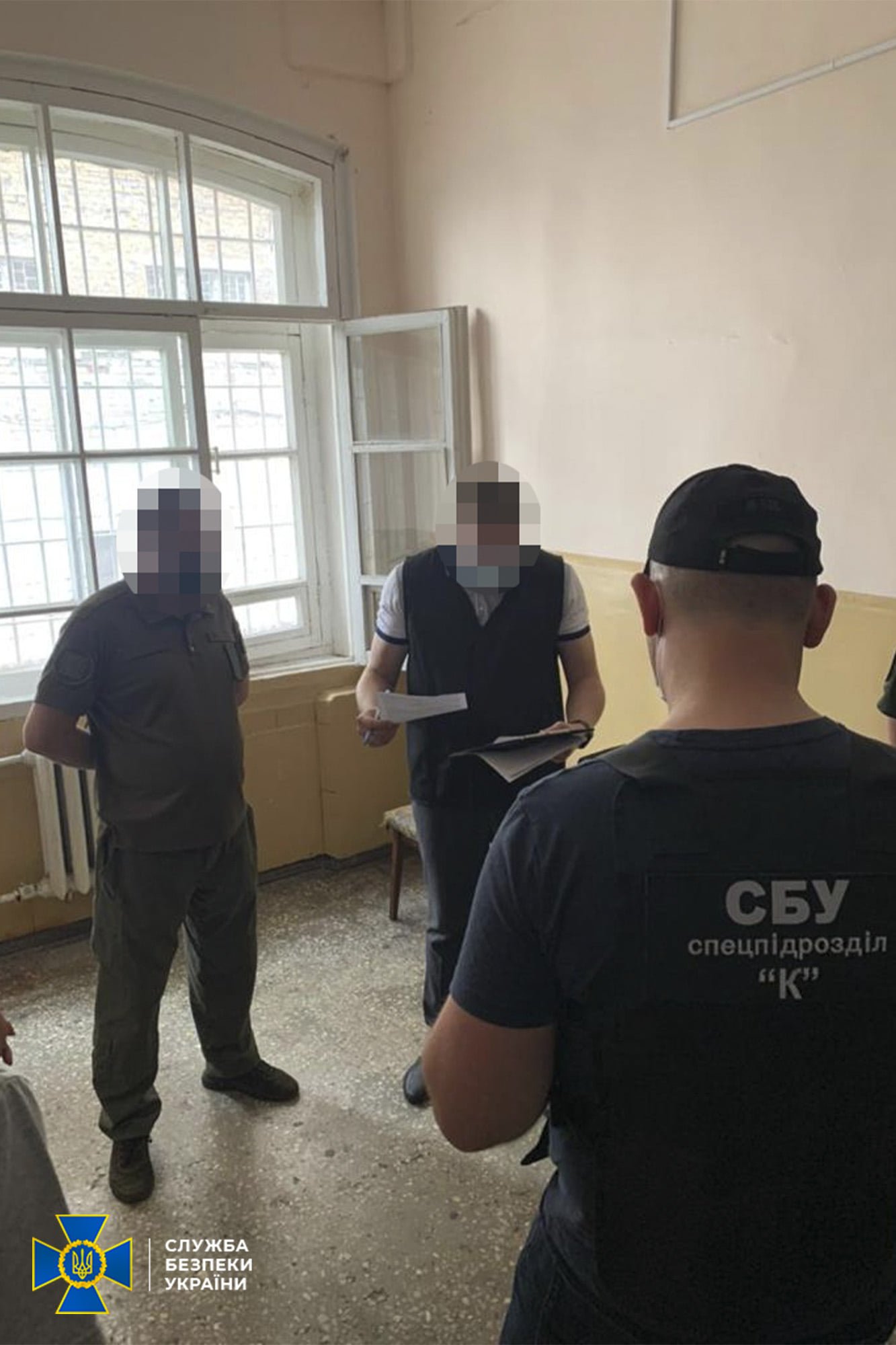 В машине подозреваемого нашли наркотики, 5700 долларов и 100 тысяч гривен В машине подозреваемого нашли наркотики, 5700 долларов и 100 тысяч гривен