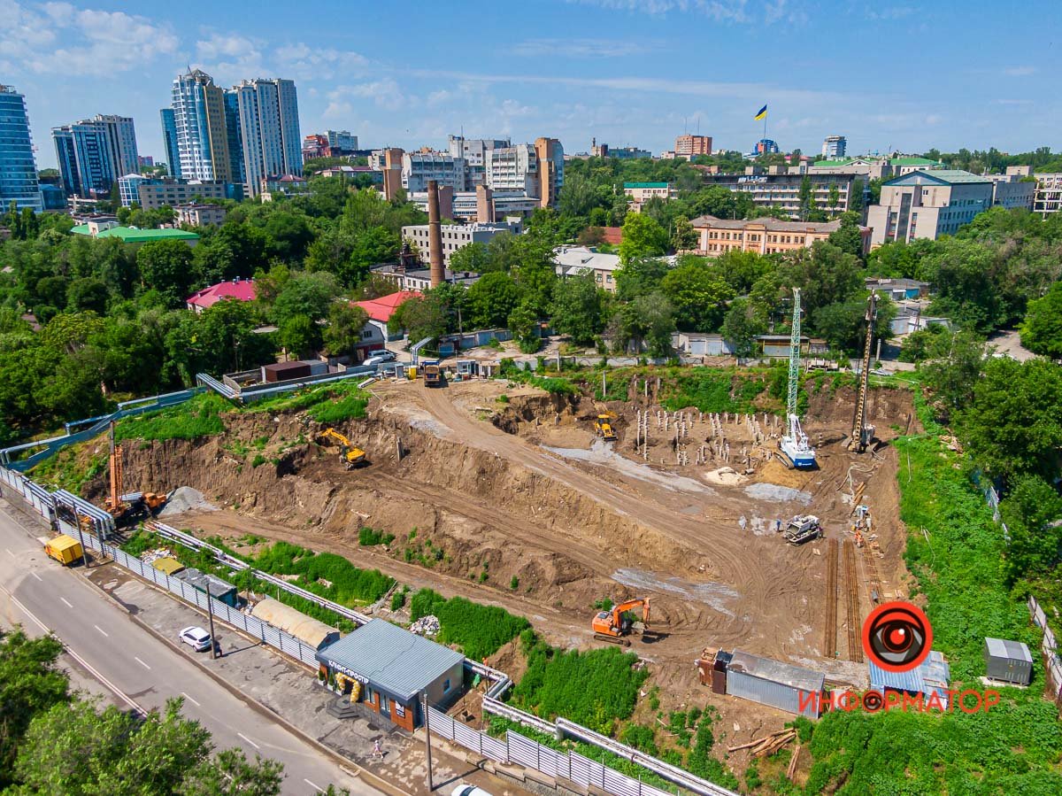 Жилой комплекс строится в центре города Жилой комплекс строится в центре города