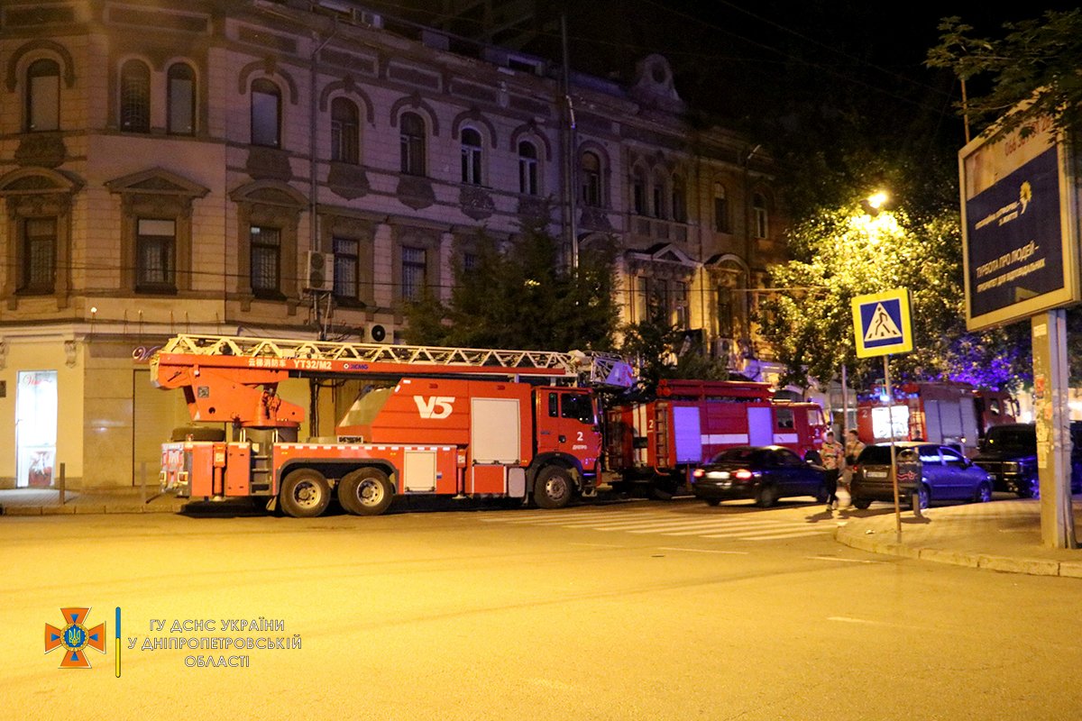 На месте работали спасатели