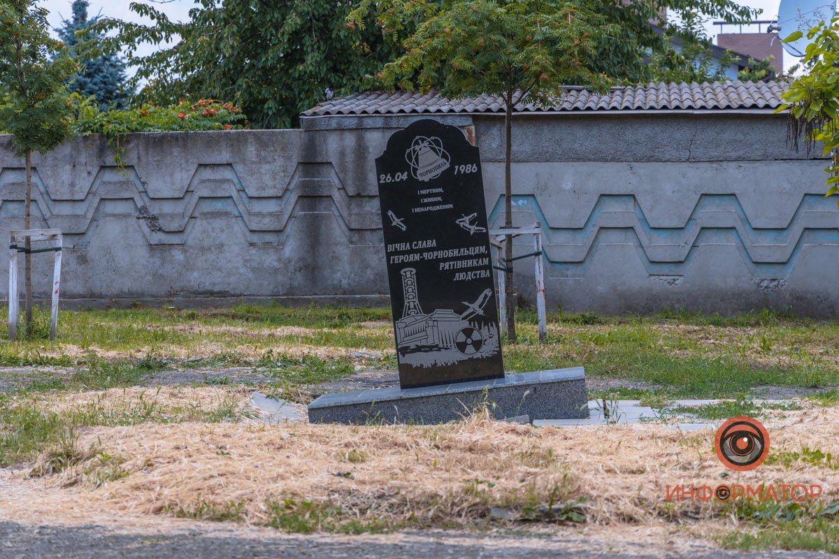 В Днепре мемориал чернобыльцам от Вилкула проваливается под землю 1