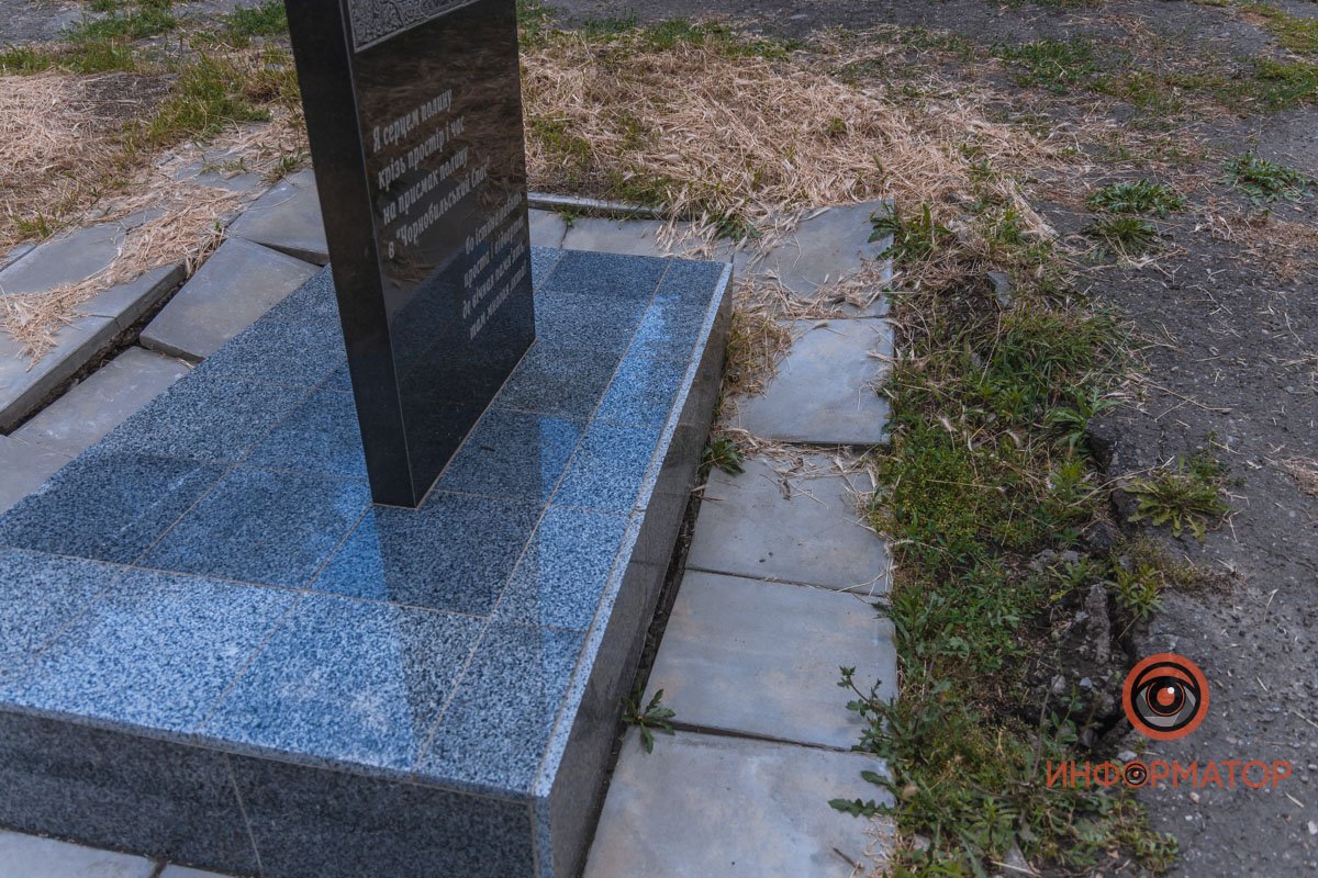 В Днепре мемориал чернобыльцам от Вилкула проваливается под землю 4