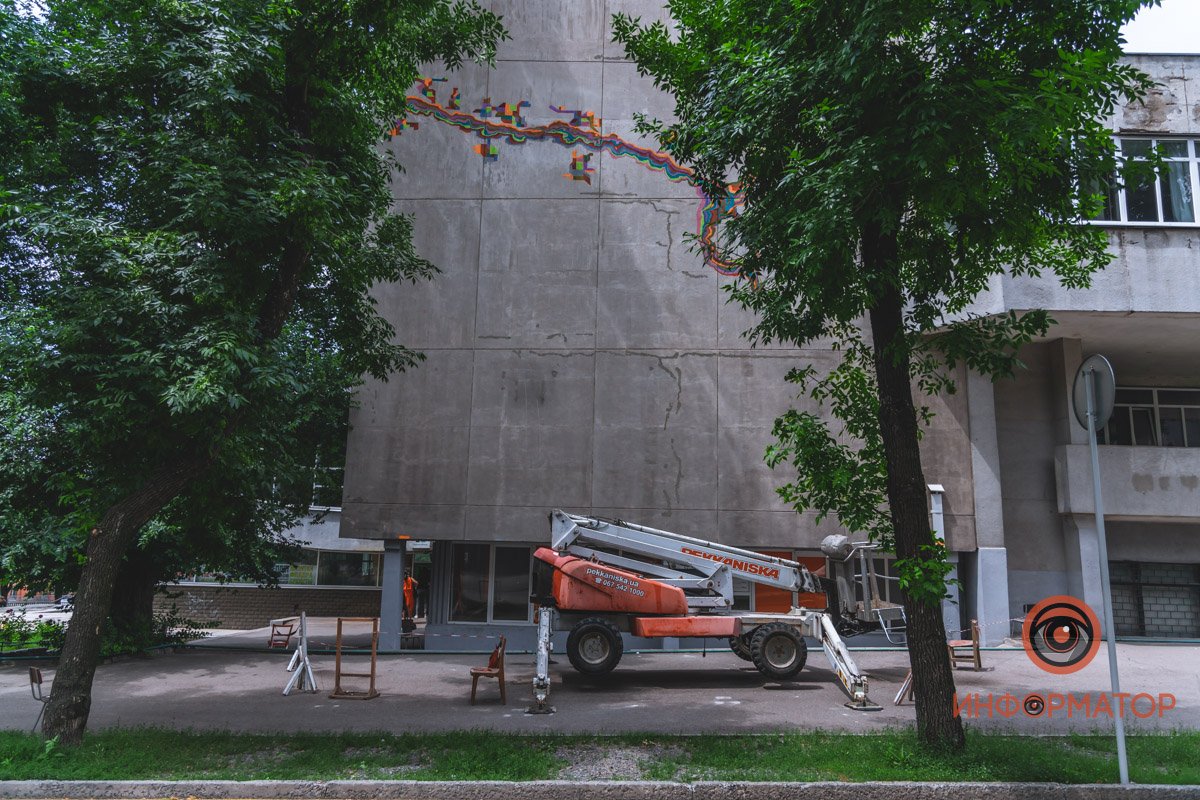 Мурал создают полностью за счет финансирования французской стороны Мурал создают полностью за счет финансирования французской стороны