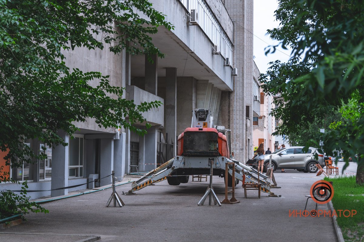 Украина предоставляет технику и подготовительные работы Украина предоставляет технику и подготовительные работы