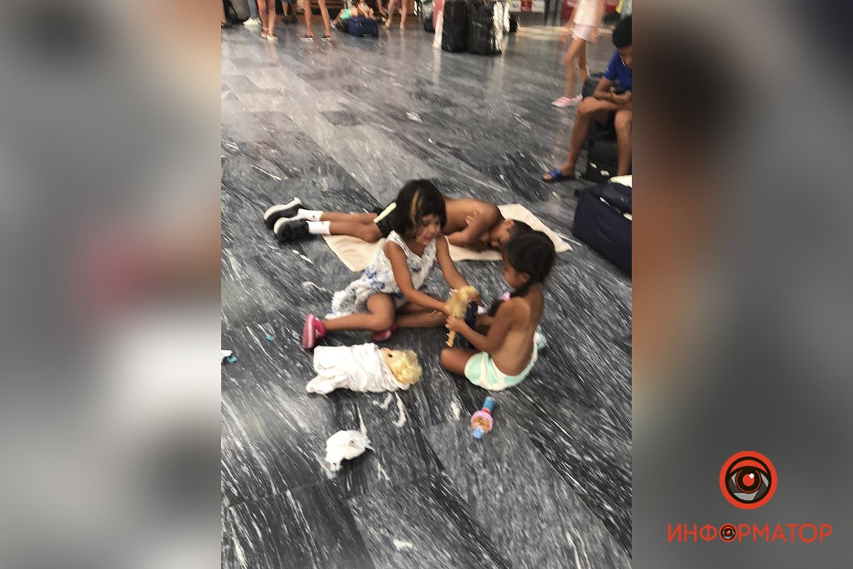 Всю еду и воду отдавали детям