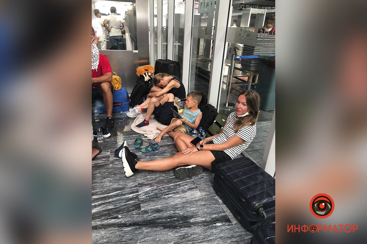 Пассажиры сидели на полу