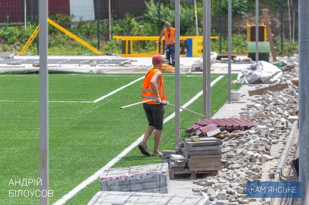 В Каменском строят три многофункциональных стадиона 1