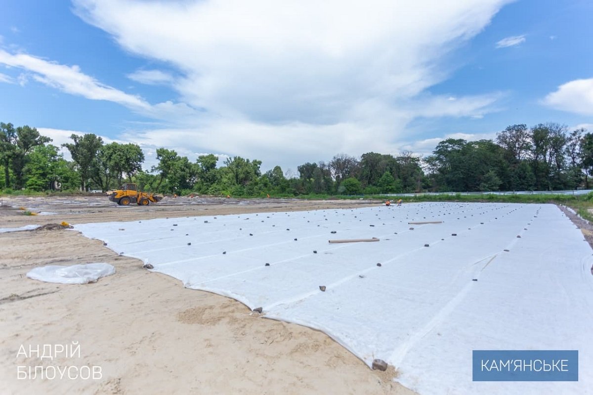 В Каменском строят три многофункциональных стадиона 6