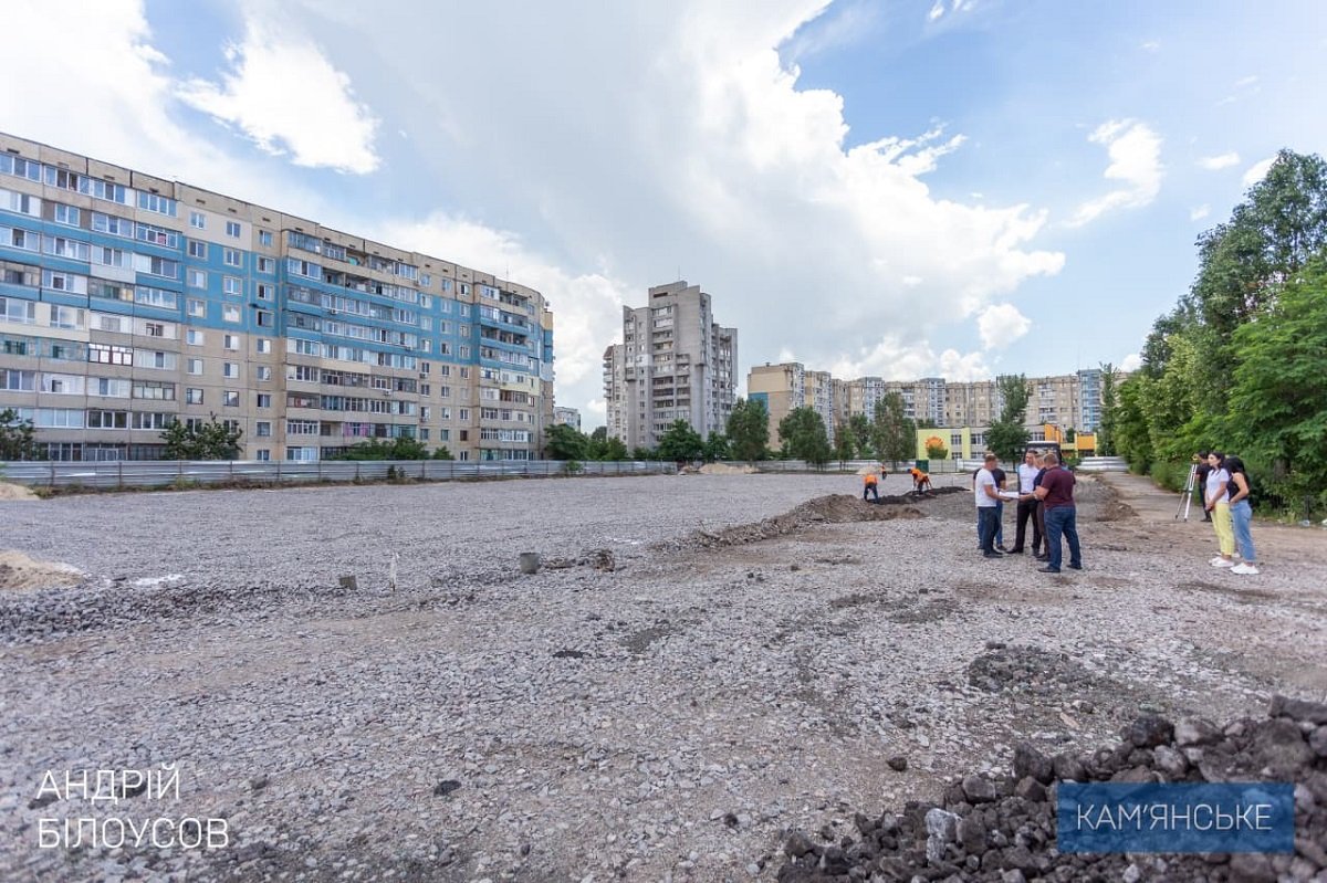 В Каменском строят три многофункциональных стадиона 7