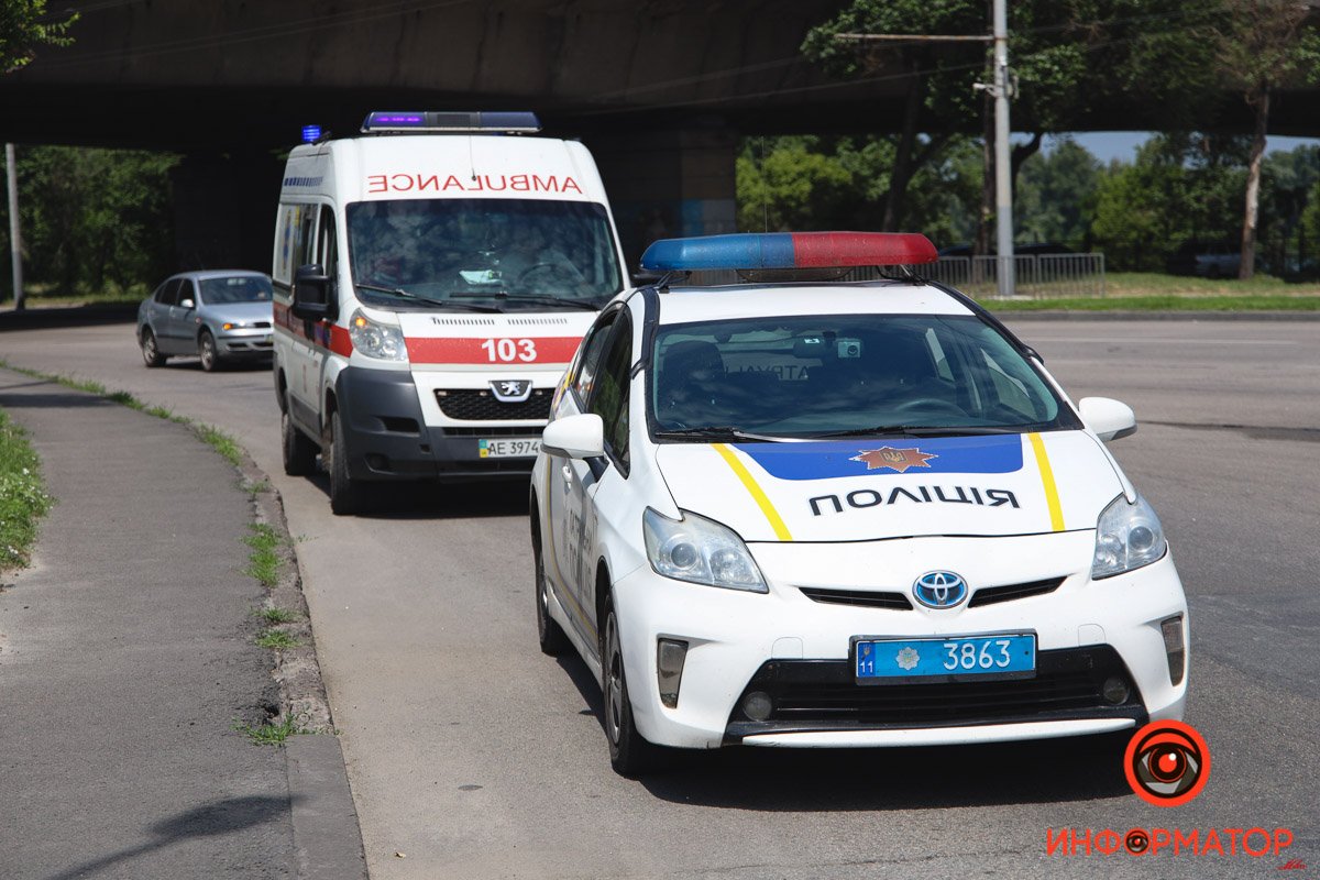 В Днепре с Кайдакского моста слетел Renault 2