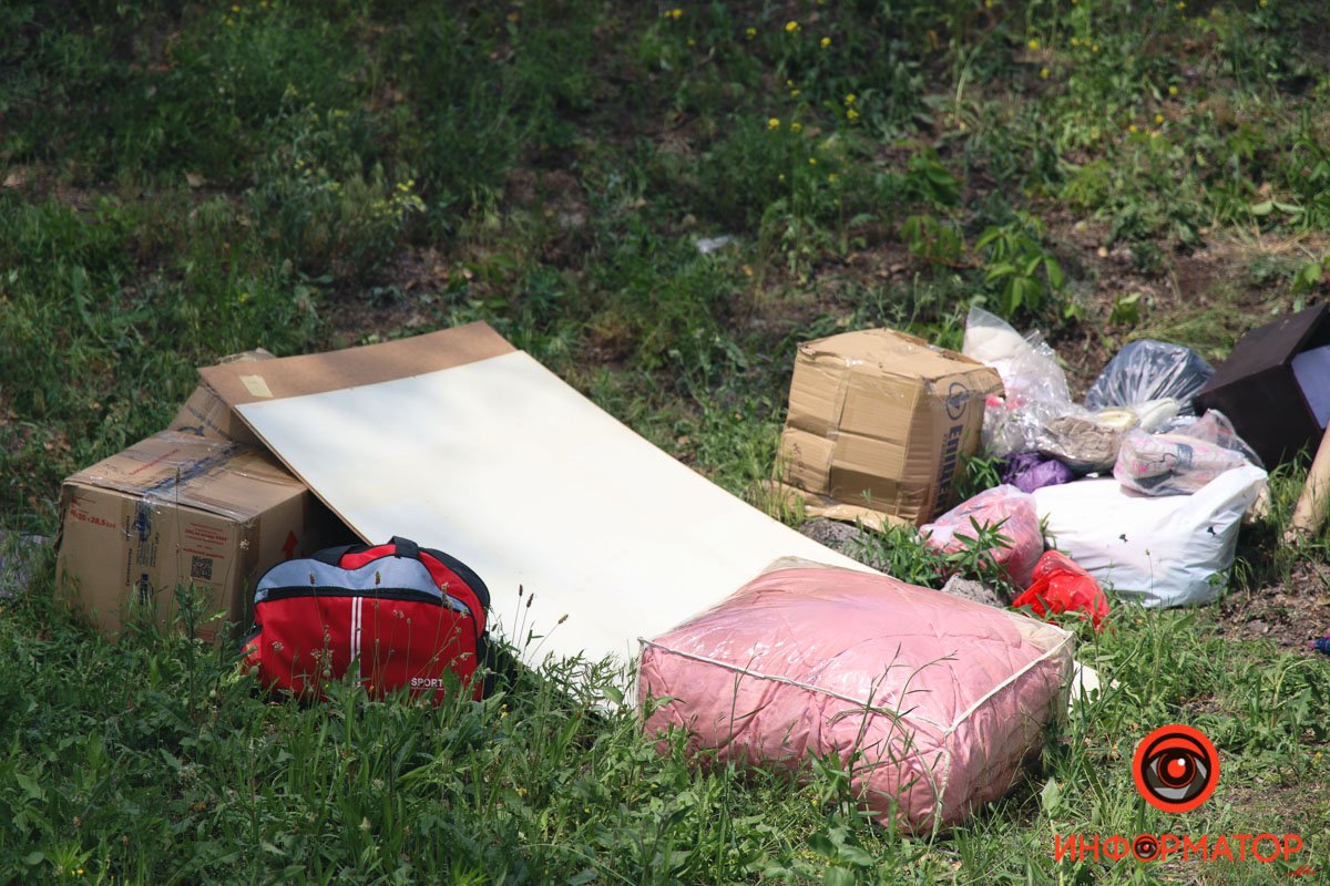 В Днепре с Кайдакского моста слетел Renault 4