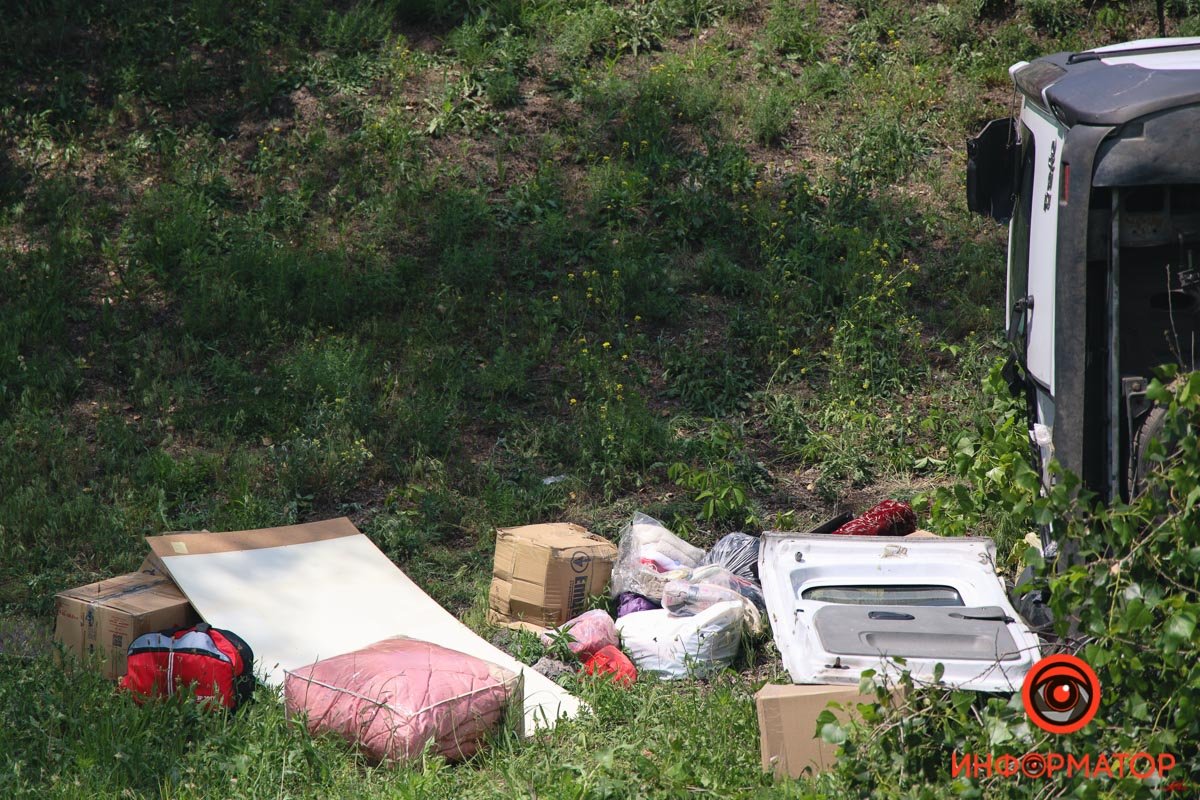 В Днепре с Кайдакского моста слетел Renault 7