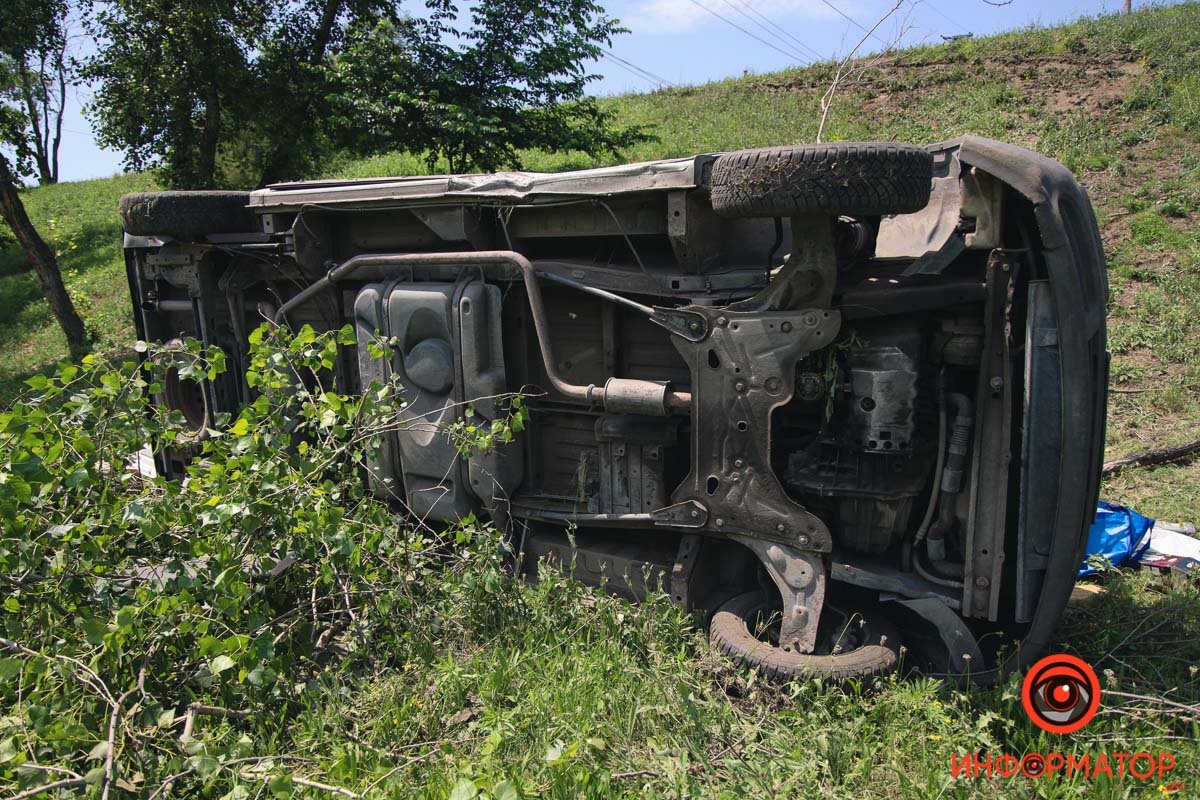 В Днепре с Кайдакского моста слетел Renault 11