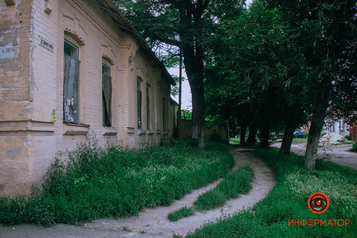 Почему не Либкнехта и кто такой Грушевский: где в Днепре находится «площадь Массовых действ» 48