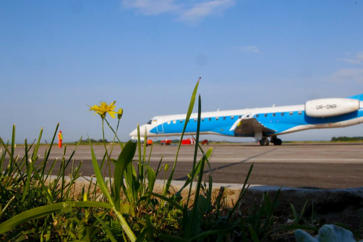 Самолет рассчитан на 48 пассажирских мест Самолет рассчитан на 48 пассажирских мест