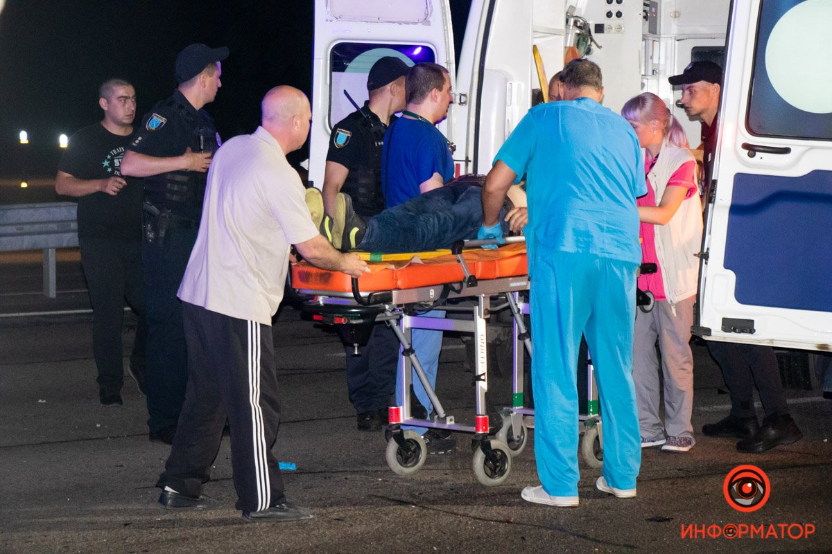 В ДТП погибла девушка, еще шесть человек забрали скорые В ДТП погибла девушка, еще шесть человек забрали скорые