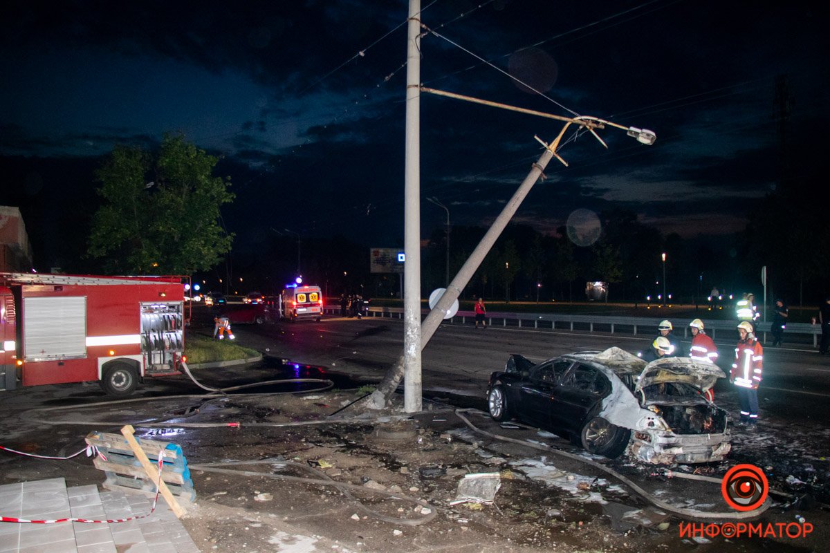 Столкнулись автомобили BMW и Toyota Столкнулись автомобили BMW и Toyota