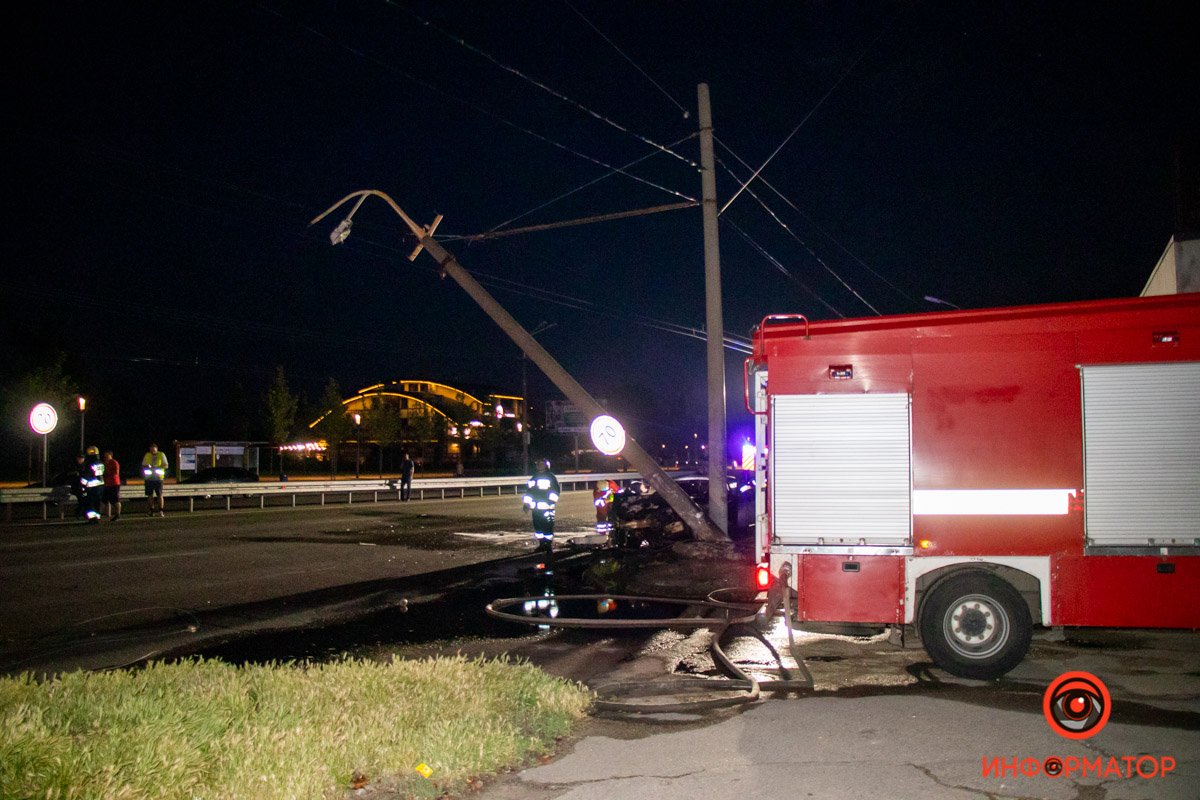 Столб повис над дорогой Столб повис над дорогой