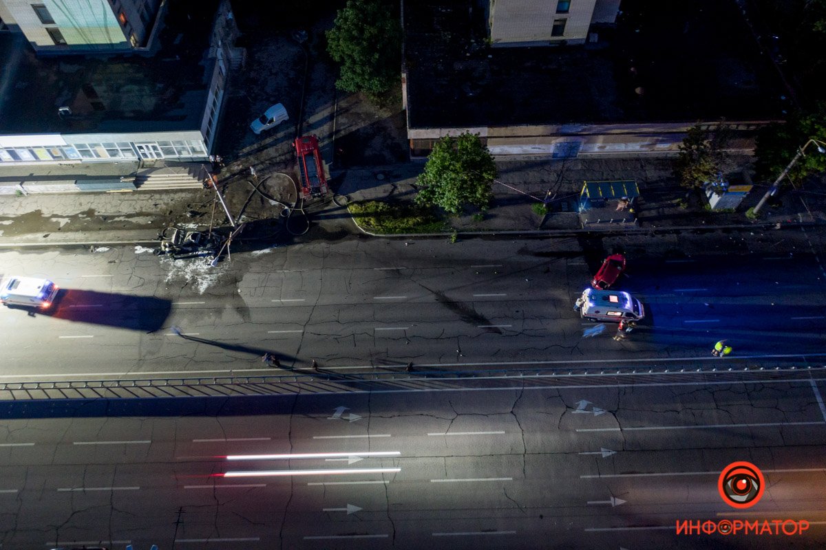 В BMW находились 3 девушки и 2 парня В BMW находились 3 девушки и 2 парня