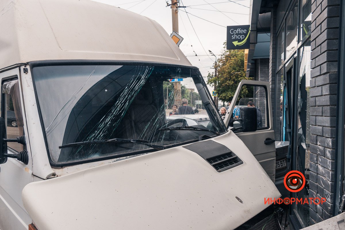 Лобовое стекло Iveco  Лобовое стекло Iveco