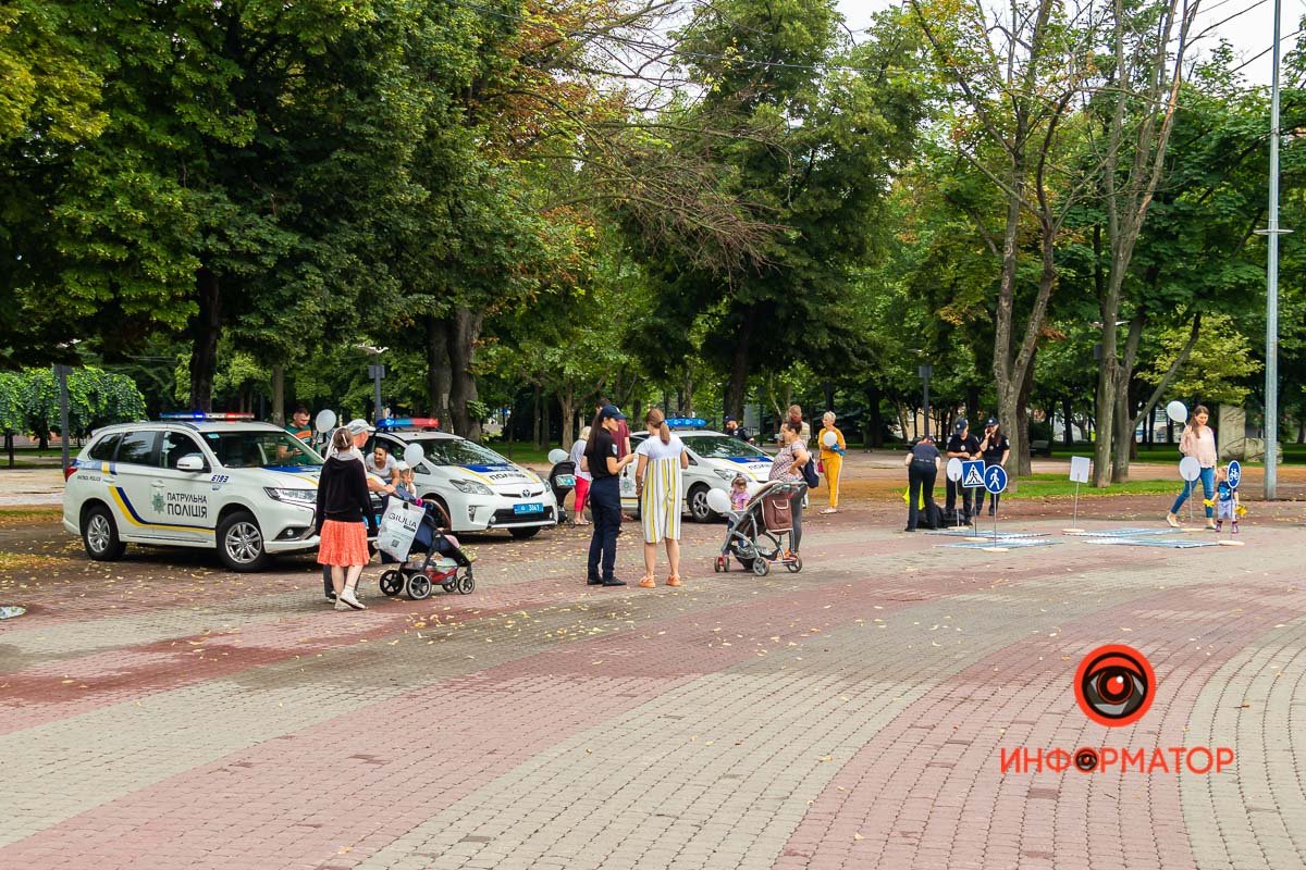 В сквере Героев прошла акция в преддверии дня Национальной полиции