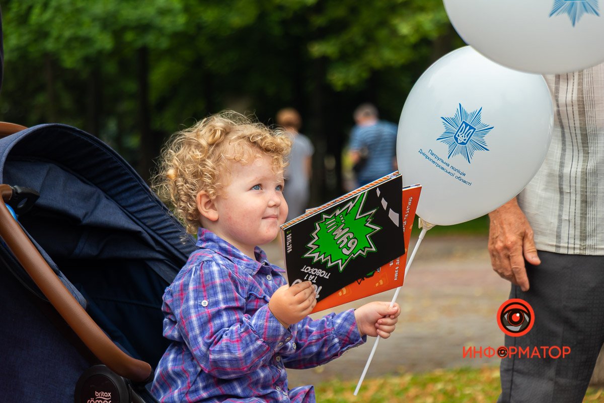 Дети получали шарики