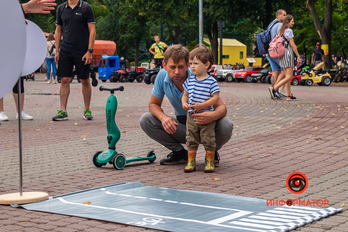 Учимся переходить дорогу по правилам