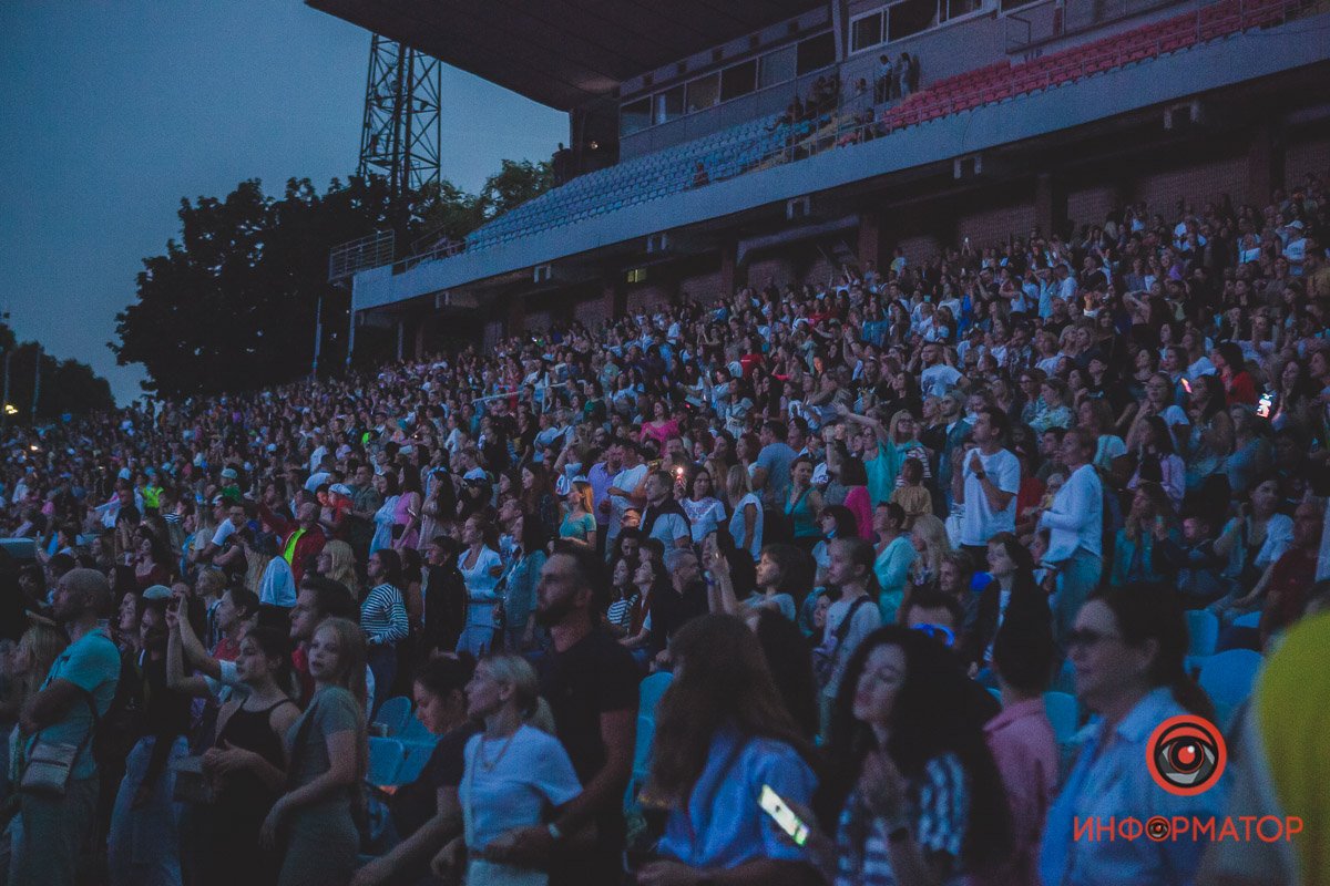 Собрал стадион