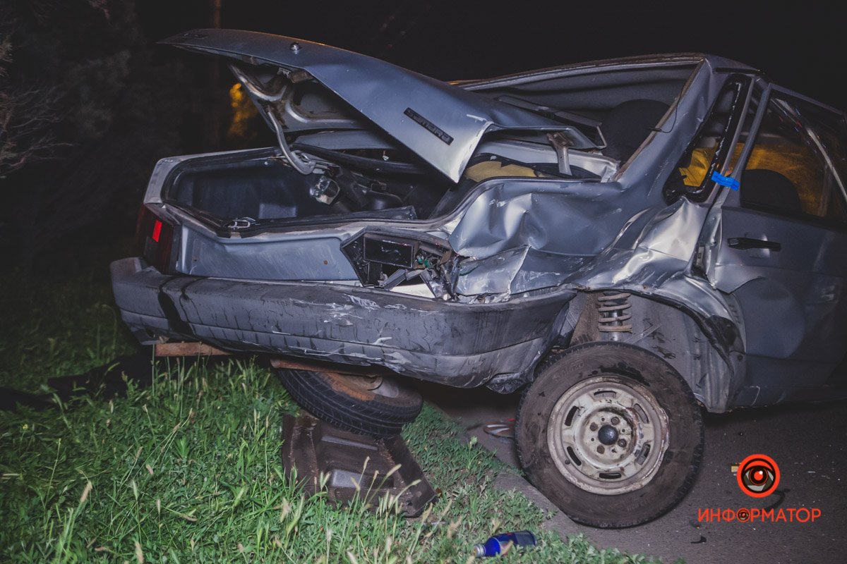 Пострадали водитель и пассажир ВАЗ