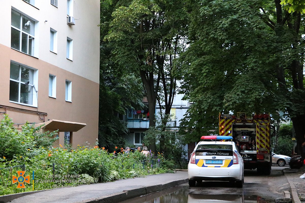 В 19:35 сотрудники ГСЧС полностью локализовали пожар, а еще через 4 минуты – полностью его ликвидировали