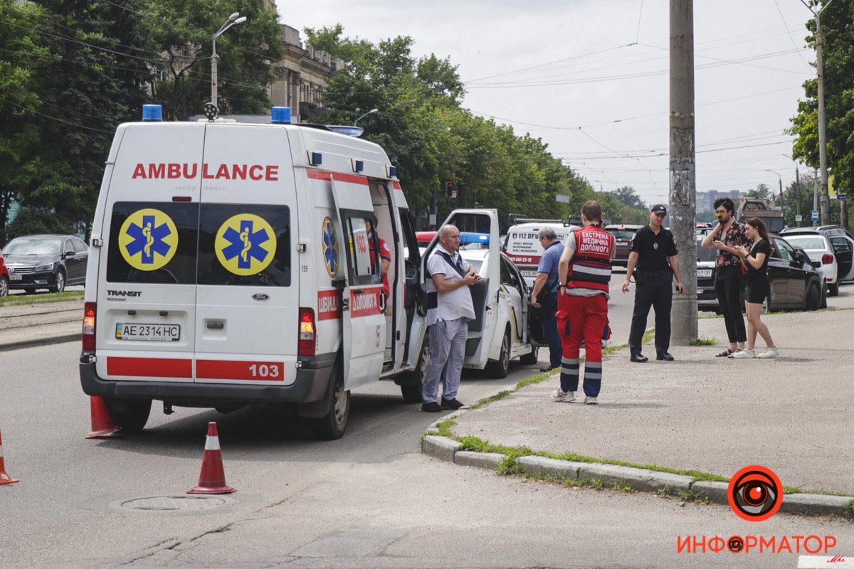 На Грушевского Ford не пропустил скорую