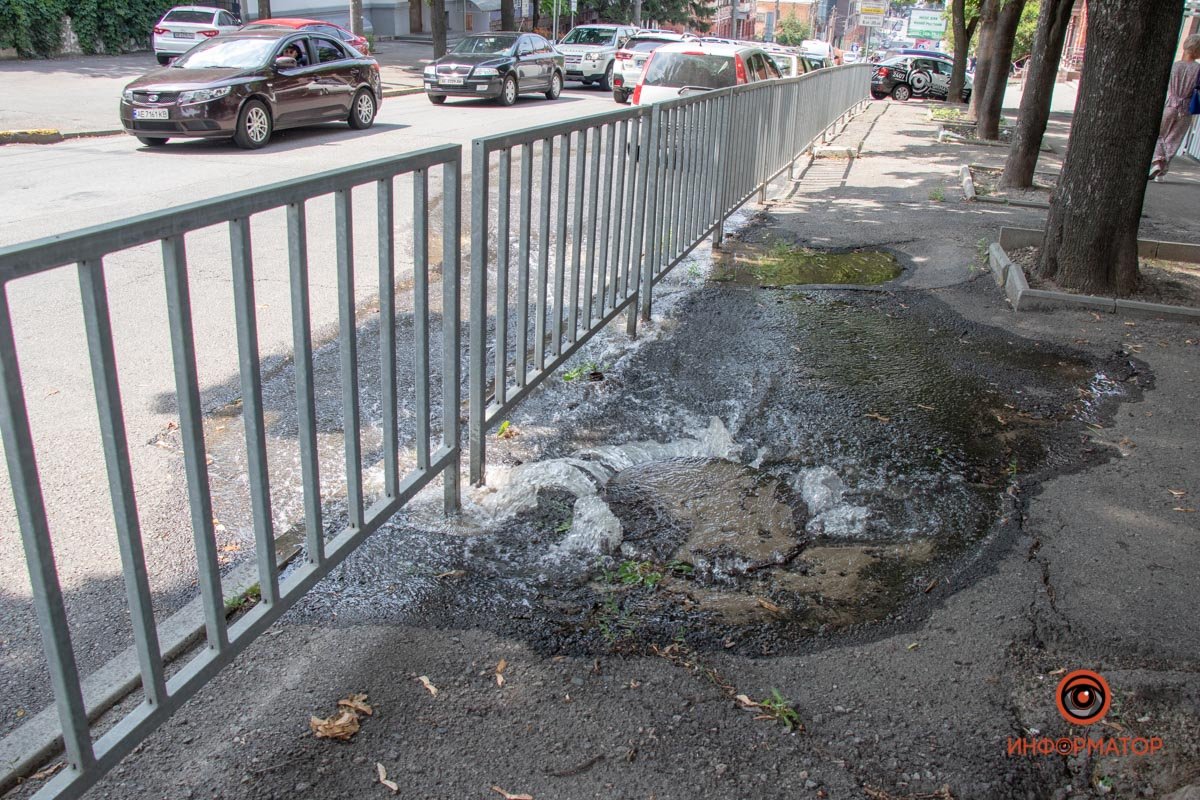 Аварийной бригады на месте еще нет Аварийной бригады на месте еще нет