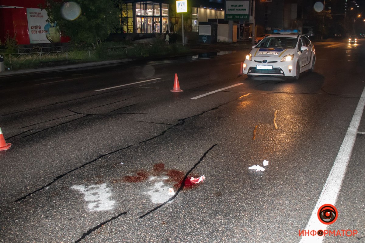 В Днепре на Набережной Победы Audi сбил мужчину и скрылся В Днепре на Набережной Победы Audi сбил мужчину и скрылся