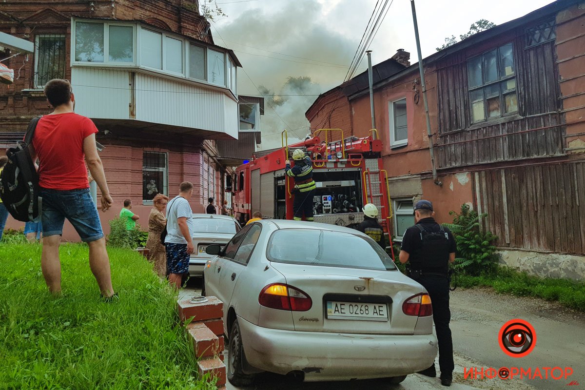 Предварительно, площадь возгорания составила 100 квадратных метров