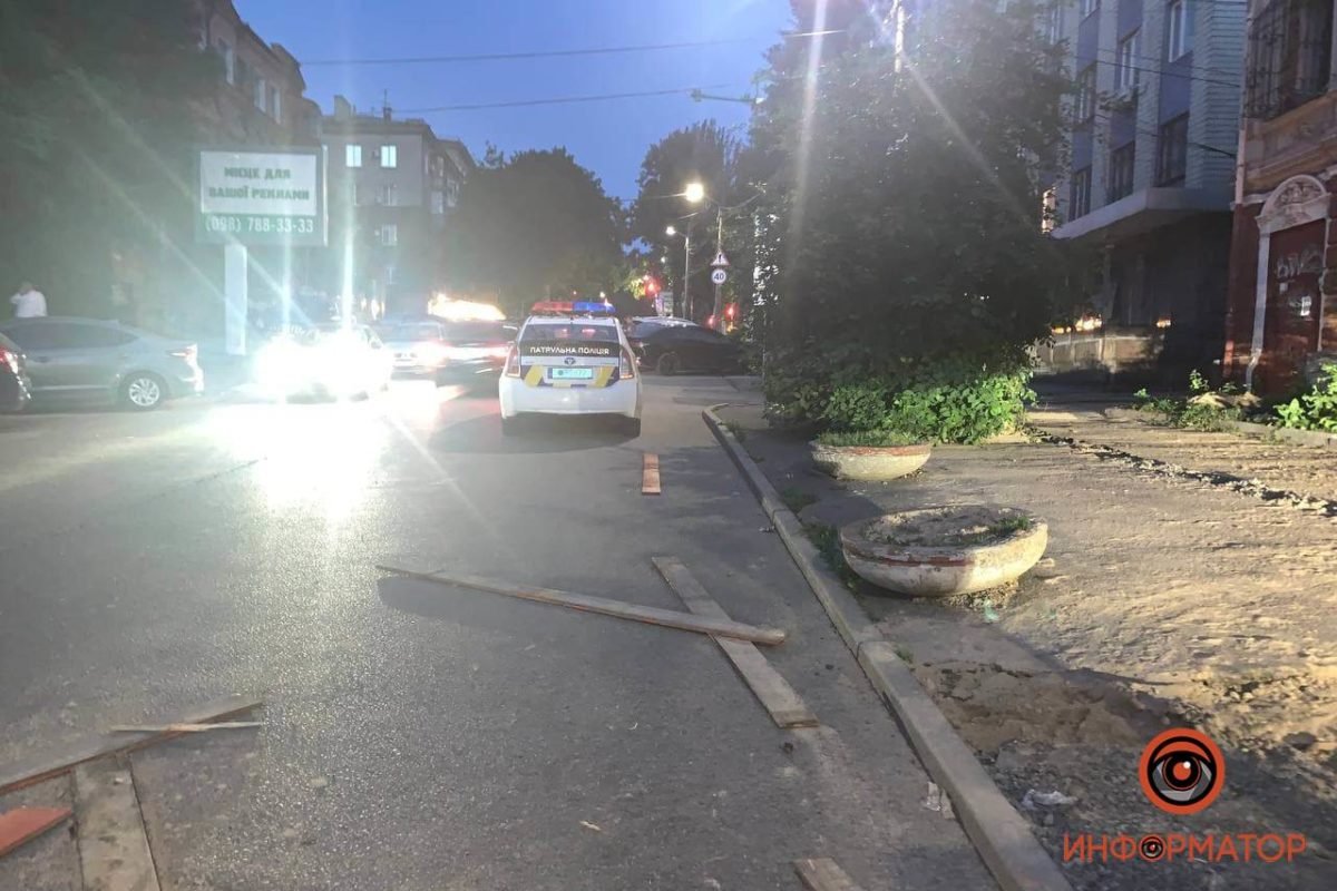 На месте аварии работает полиция На месте аварии работает полиция